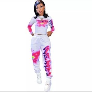 Women’s pants set.